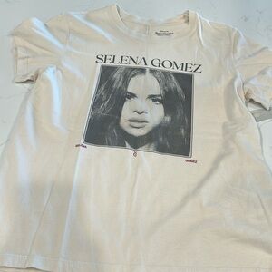 Selena Gomez Abercrombie & Fitch T